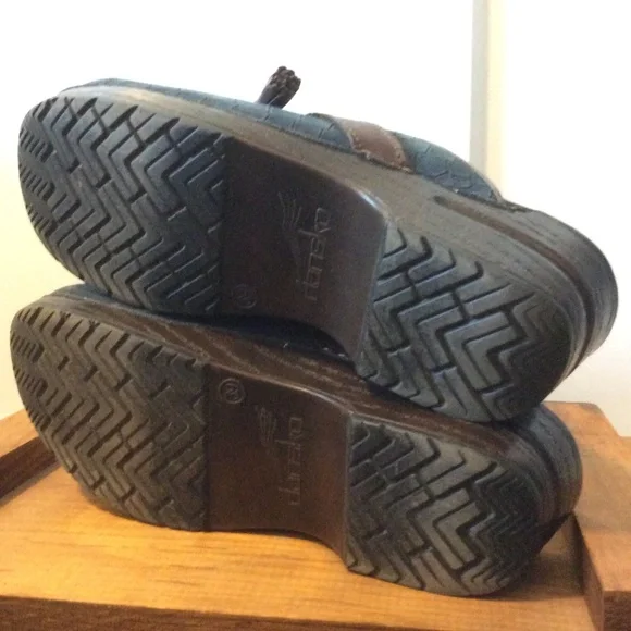 Dansko Shandi Blue leather w/ Brown tassel Clogs - sz 39 - Picture 4 of 4